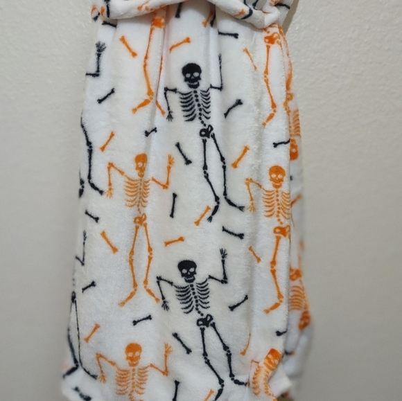 HALLOWEEN velvet soft throw blanket treat bag included - Picture 3 of 6